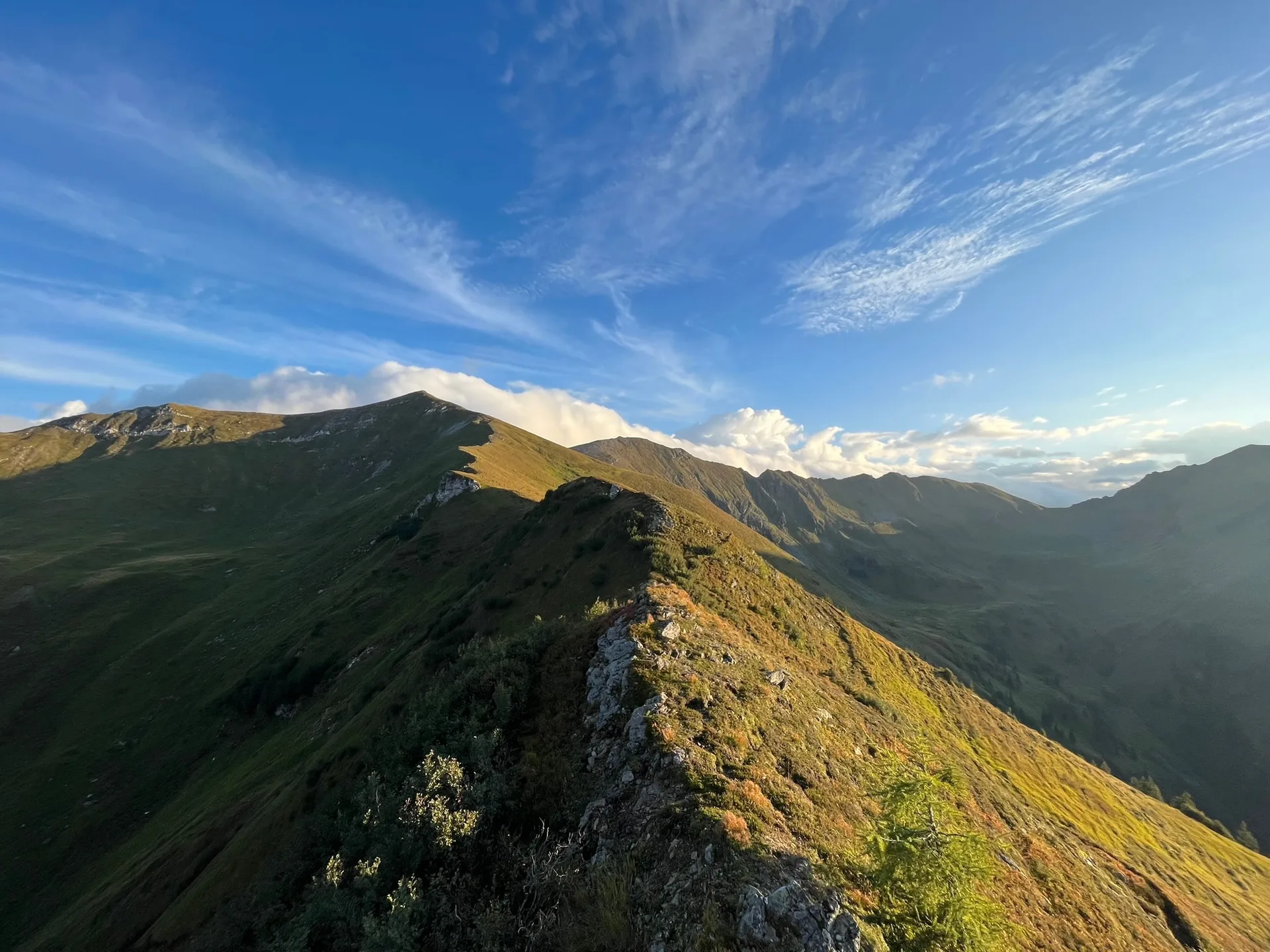Traumhafte Aussicht nach 1.5 h Wanderung, unberührte Natur, weit abseits der Massen.