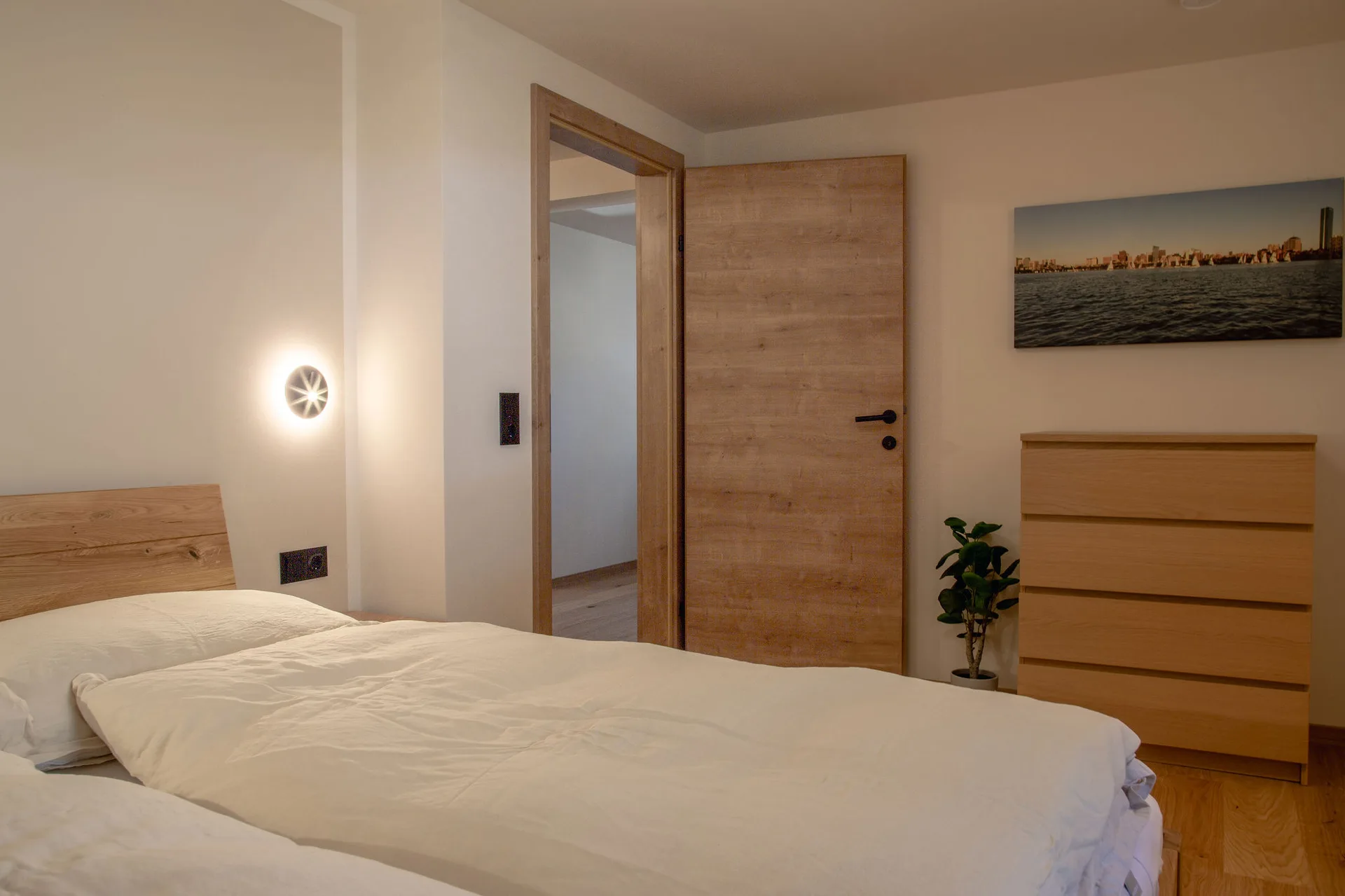 Waldseitiges Schlafzimmer